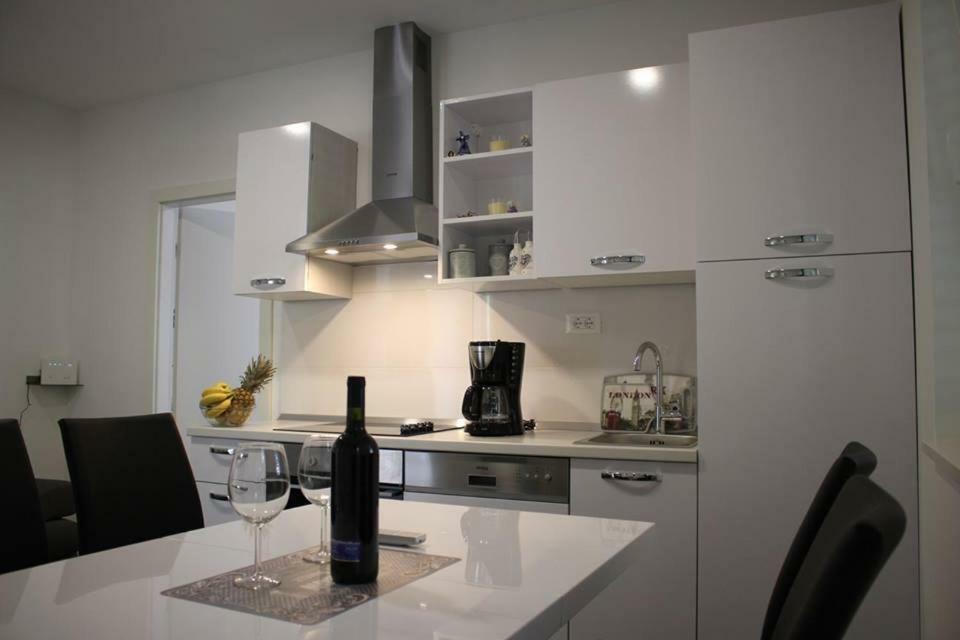 Apartments Holiday Baška Voda Zewnętrze zdjęcie