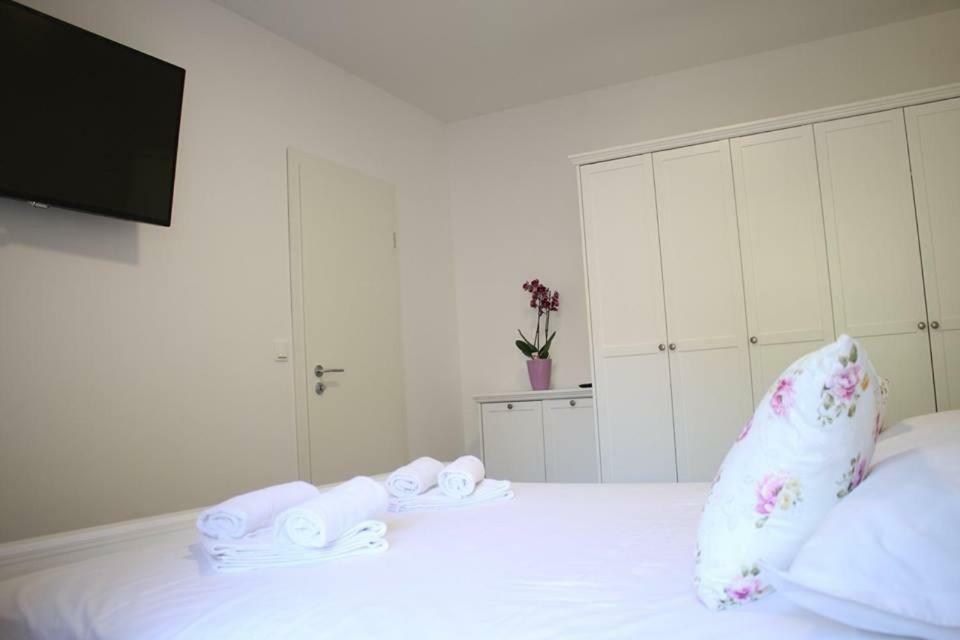 Apartments Holiday Baška Voda Zewnętrze zdjęcie