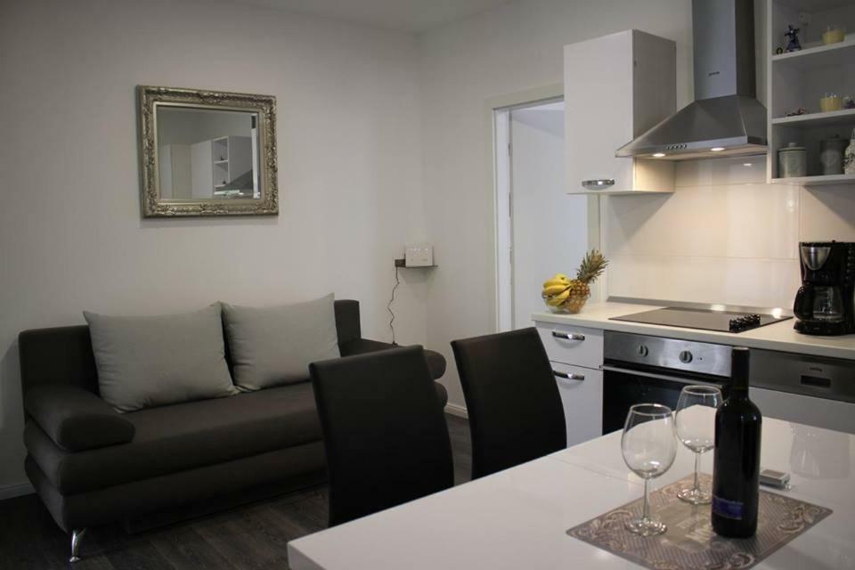 Apartments Holiday Baška Voda Zewnętrze zdjęcie