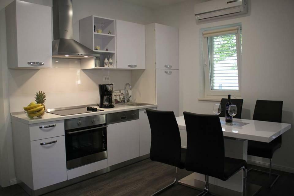 Apartments Holiday Baška Voda Zewnętrze zdjęcie