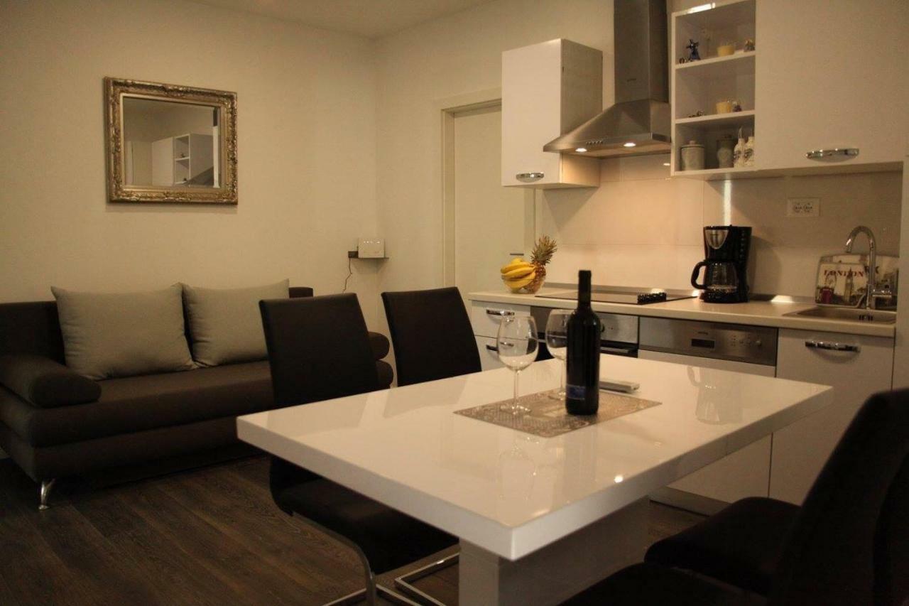 Apartments Holiday Baška Voda Zewnętrze zdjęcie