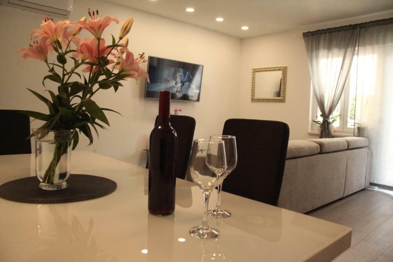 Apartments Holiday Baška Voda Zewnętrze zdjęcie